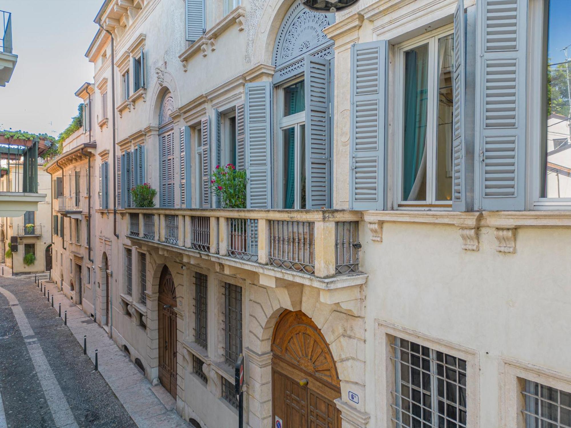 Corte Realdi - Palazzo Camozzini Verona Bagian luar foto