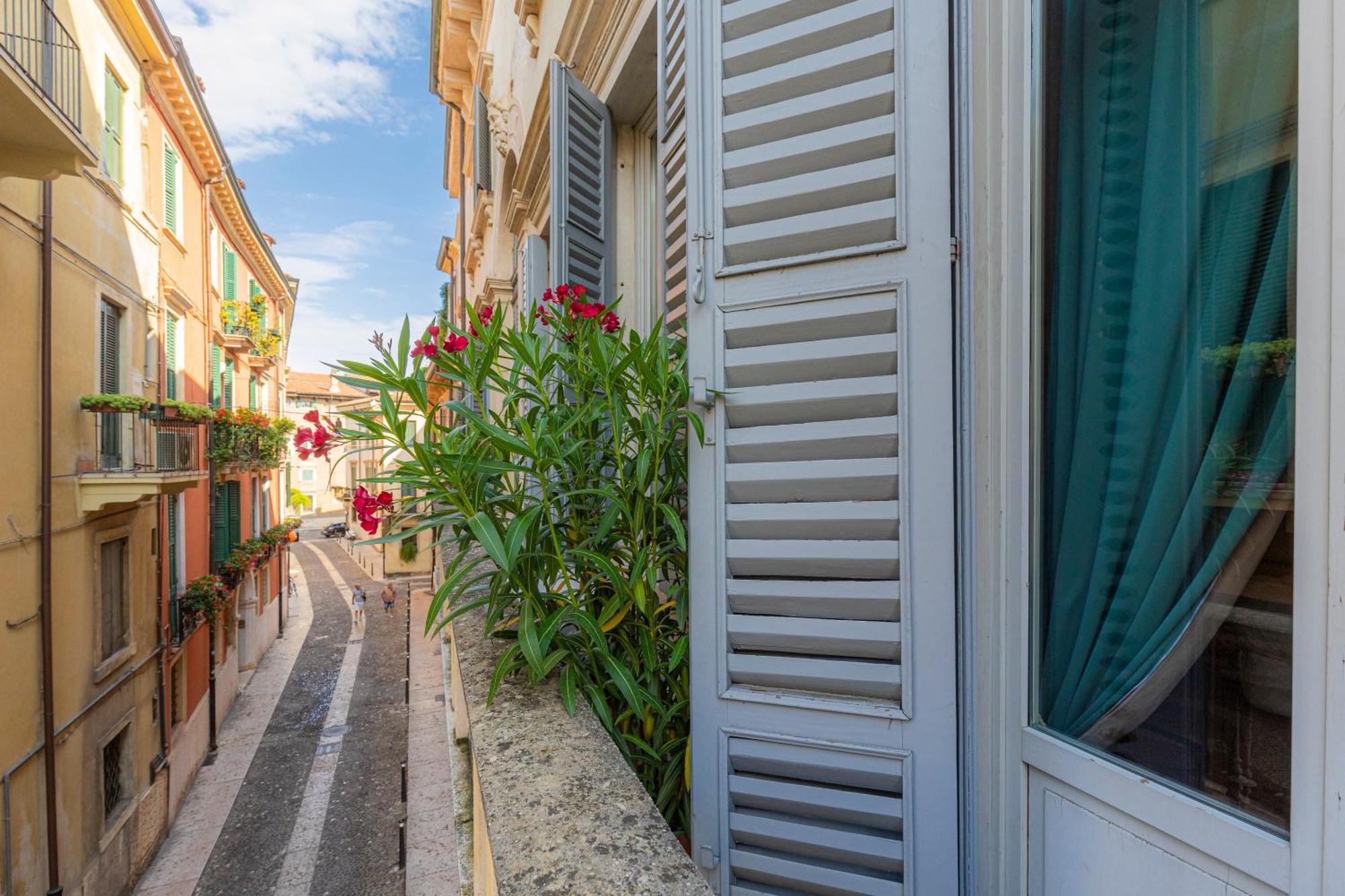 Corte Realdi - Palazzo Camozzini Verona Bagian luar foto